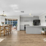 24 Bellinger Circuit, CRAIGIEBURN, VIC 3064 AUS